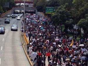 IPN students take over the Circuito Interior marching from the main campus to Casco San Tomás (the Superior Normal School Campus)